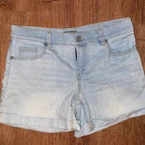 New York & Company light wash stretch denim shorts